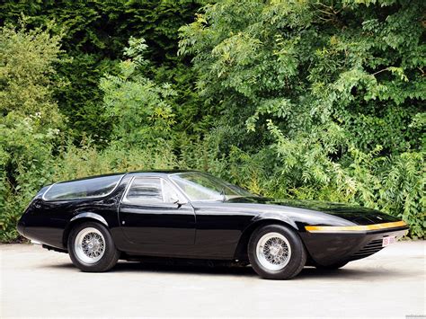 This is a california replica made to resemble that certain kind of car. Fotos de Ferrari GTB 4 Shooting Brake 1975