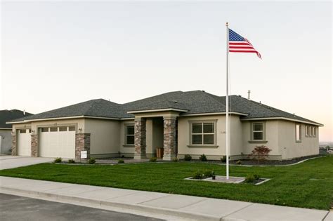 We did not find results for: f6fca2a880ea147236e384321079577b.jpg (736×490) | Flag pole ...