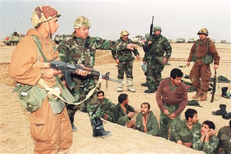 Us And Egyptian Soldiers Guard Iraqi Pows During Operation Desert Storm 1991 2048 X 1366 R