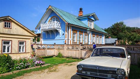 Everything You Ever Wanted To Know About Russian Country Houses
