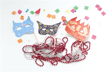 Making paper plate masks are a quick and easy craft for kids. How to Make a Paper Plate Mask