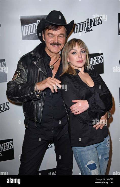 Are Randy Jones And Amanda Married