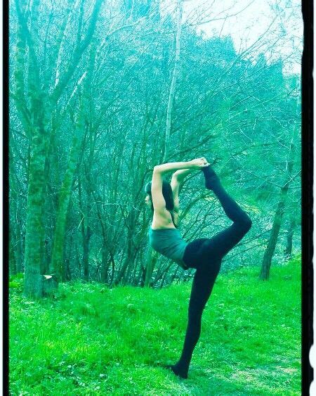 Practicing Yoga In The Woods Nothing Can Be Better Than That Outdoor Yoga Yoga Outdoor