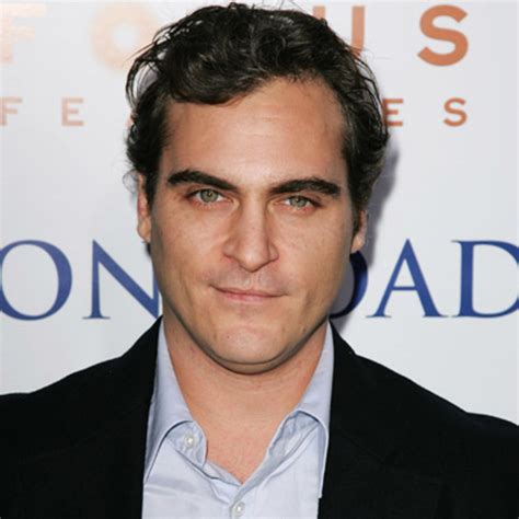 Joaquin phoenix was born joaquin rafael bottom in san juan, puerto rico, to arlyn (dunetz) and john bottom, and is the middle child in a brood of five. Liberan la primera imagen de Joaquin Phoenix como el Joker ...