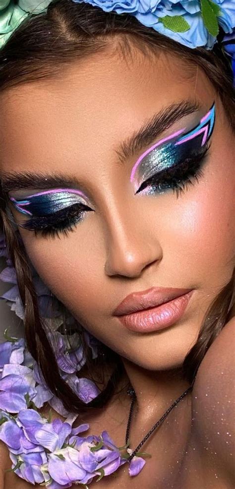 Makeup Looks To Make You Shine In Shimmery Teal Pink Liner