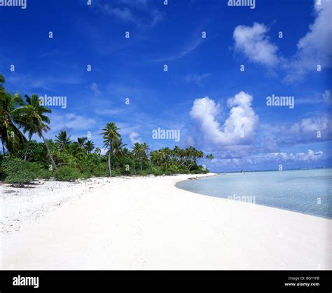 Tropical Beach Aitutaki Atoll Cook Islands Stock Photo Alamy