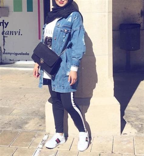 Friends don't let friends ruin their scarves. Oversized sweater dress hijab style | Hijab fashion, Hijab style casual, Trendy girls outfits