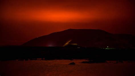 Icelandic Volcano Erupts Lighting Up Night Sky Near Reykjavik Cgtn