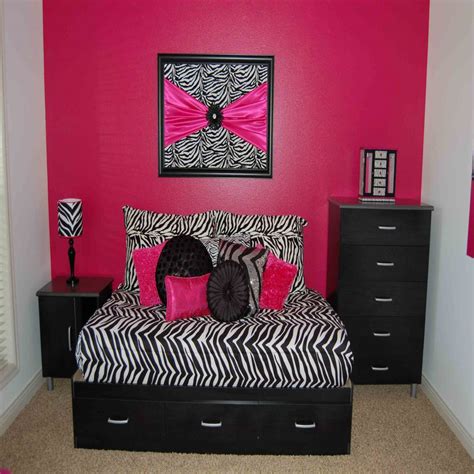 Bedrooms aren t the only room in the house where animal prints work another popular room is the living room check out our zebra print living room gallery here. Pink and Black Zebra Bedroom Ideas - Interior Design Ideas ...