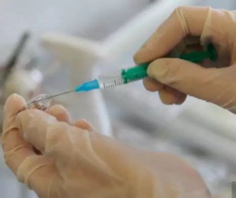 Vaccinarea este o metodă de imunizare activă, profilactică, împotriva unor boli, prin inocularea unui vaccin. Vaccinarea obligatorie? Ce hotarâri se iau la Ministerul ...
