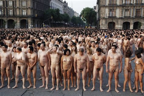 Melbourne Hundreds Strip For Spencer Tunick Roof Top Hot Sex Picture