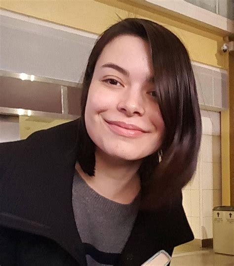 Miranda Cosgrove Without Makeup Celebrity In Styles