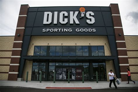 Dicks Sporting Goods Shares Fall 13 As Bankruptcies Don