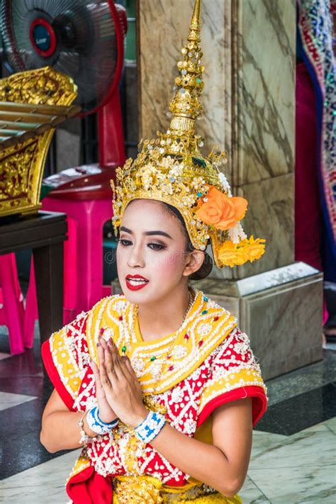 Dancers At The Erawan Shrine Editorial Stock Image Image Of Thai