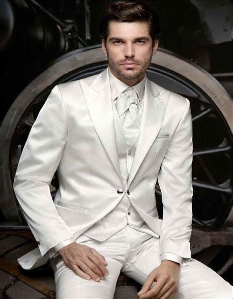 Slim Fit Mens Suits White Wedding Suits For Men Peaked Lapel