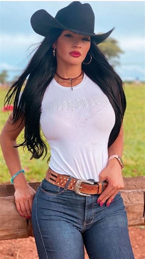 Pin By Ernesto Garcia On Cowgirls Hot Cowgirl Outfits Country Women