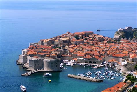 Diese im spätmittelalter geplante stadt im süden der kroatischen küste der östlichen adria hat mit ihrem. 1000 Weltwunder: Altstadt von Dubrovnik