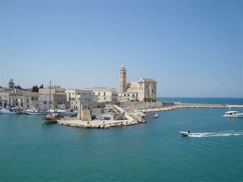 Trani Ein Prachtstück Einer Seehafen Ortschaft In Apulien