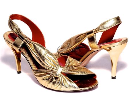 Scopri la collezione di borse da donna! sandali oro eleganti marc jacobs