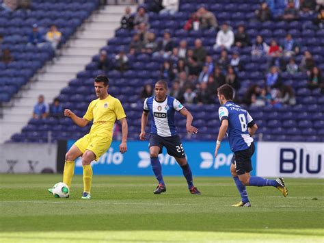 Depois de uma primeira parte de sentido único, a favor do fc porto, o rio ave melhorou na segunda metade e somou mais aproximações junto da baliza dos dragões, mas os azuis e brancos foram mais letais e marcaram o. FC Porto 4 vs 0 RIO AVE FC - Rio Ave Futebol Clube
