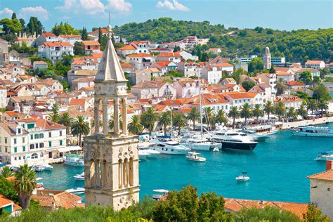 Чтобы почувствовать местный колорит, стоит посетить многочисленные музеи, соборы, прогуляться по старинным улочкам и рынку. Хорватия планирует повышение туристического налога
