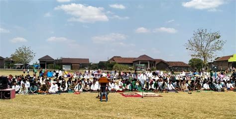 Warga Desa Kenduren Wedung Demak Gelar Sholat Istisqa Majalah Suara