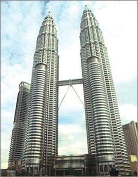 Klcc tower and saloma link, jalan ampang, kuala lumpur, malaysia device: MY EXECUTIVE TAXI: Kuala Lumpur CIty Centre ( KLCC )
