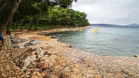 Спортивные лагеря и оздоровительные учреждения хорватия: Сплит, Хорватия: все пляжи курорта с фото и картой