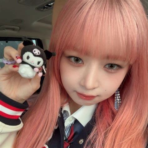 Rei Ive Strawberry Blonde Salmon Pink Hair Selca With Mini Kuromi Lq