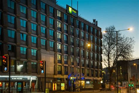 The compact and flat streets lend themselves to exploring on foot. Holiday Inn Express Bristol City Centre | englandrover.com