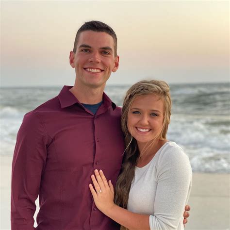 Kendra Duggars Sister Lauren 20 Is Engaged To Titus Hall Despite Fans Suspicions She Was