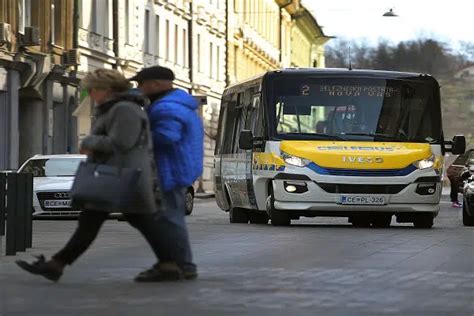 Od 1 februarja brezplačne letne vozovnice za upokojence za vožnjo s