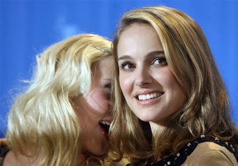 Scarlett Johansson Whispering In Natalie Portmans Ear Rgentlemanboners