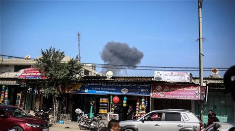 May 17, 2021 · gaza city, gaza strip — the israeli military unleashed another heavy wave of airstrikes monday on the gaza strip, saying it destroyed militant tunnels and the homes of nine hamas commanders. Israeli retaliatory airstrikes injure 3 in Gaza