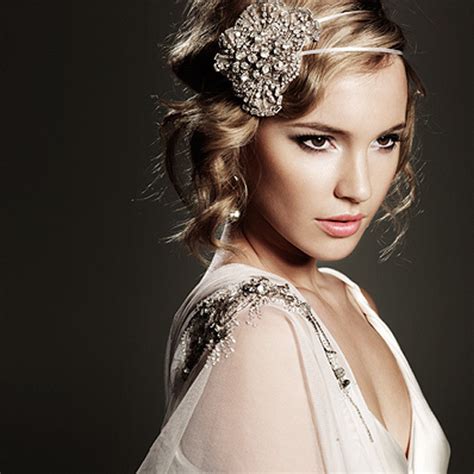 This stick straight version of the micro bang and bob combo makes for a chic, futuristic reinterpretation to be worn in the 2020s. Gatsby style: 1920s wedding inspiration - part 2
