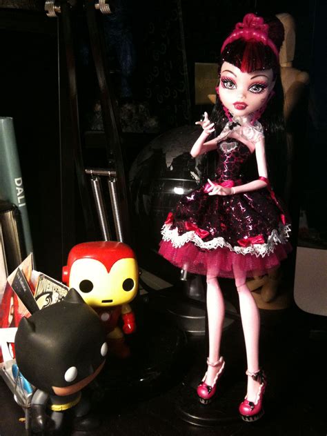 When she lives this long, can you imagine what her first sweet 16 was like? Draculaura: Sweet 1600 | Draculaura, Monster high ...
