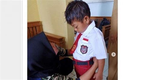 Viral Bocah Ke Sekolah Pakai Baju Kotor Dan Tanpa Alas Kaki Tiap Hari