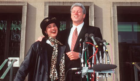 Miley cyrus bangerz tour mocks bill clinton monica lewinsky scandal. Bill Clinton Says He Already Apologised For The Monica ...