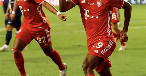 Bayern play the hits to celebrate ninth consecutive bundesliga title. FC Bayern München: Corona-Champions für die Ewigkeit