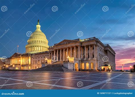 Us Capitol Building Underground Crypt Chandelier Architecture In Stock