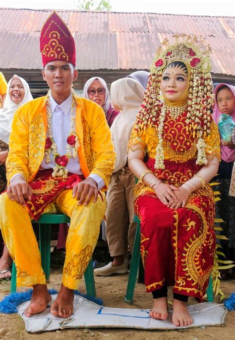 Bausung Panganten Tradisi Mengusung Pengantin Suku Banjar