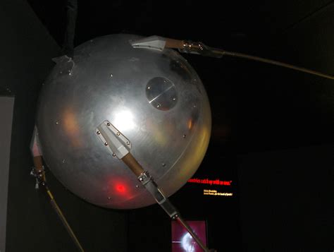 Os Textos Apresentam Perspectivas Da Nova Corrida Espacial