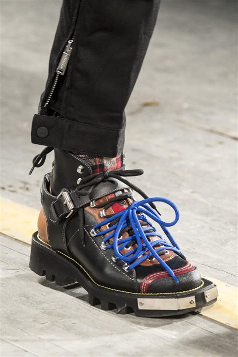 Among the first to receive the first deliveries fivefingers sprint hommes was the police department in forsyth county in georgia take as a lot. Défilé Dsquared2 Automne-hiver 2017-2018 Homme | |SHOE ...