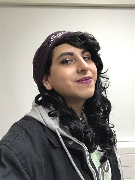 A Friend Put Some Makeup On Me Pretty People Non Binary People Makeup