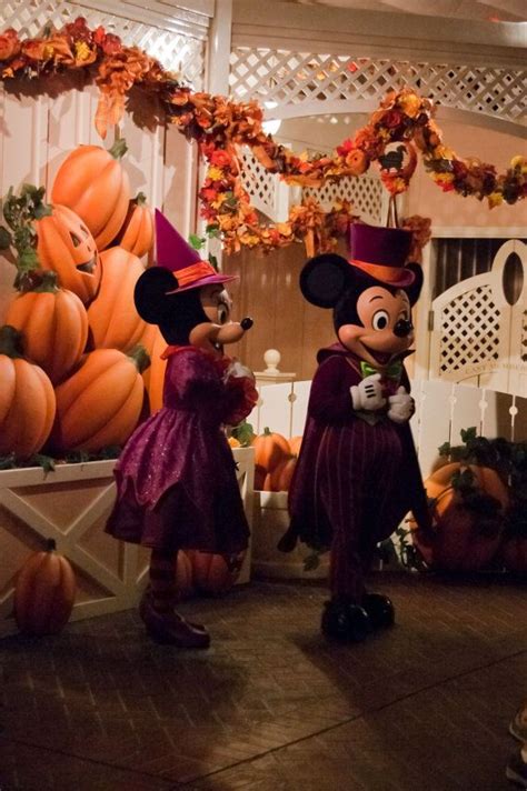 Mickeys Halloween Party Mickey And Minnie By Ambervigeantphoto 1000