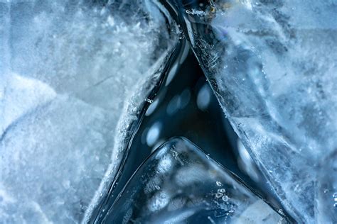 Ice Triangles Rix0313 Macro Ice Cubes In Glass With Spark Flickr