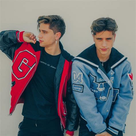 Emilio And Ivan Martinez Youtubers Martenez Twins Twin Photos Twin Brothers Cole Sprouse