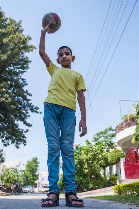 Karan Singh The Worlds Tallest 5 Year Old Mirror Online