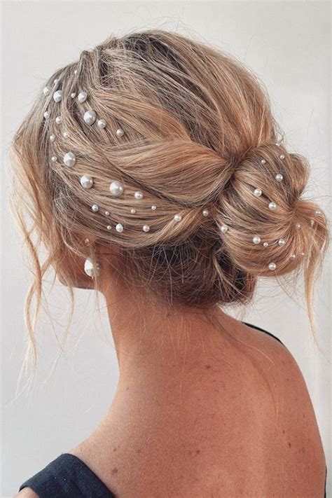 Pearl Hair Accessories The 2020 Pearl Speckled Hair Trend Glamour Uk