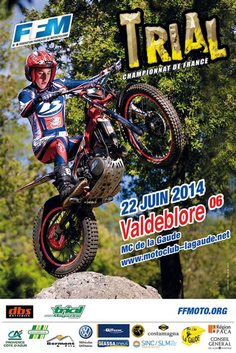 Une compétition « outdoor » de moto trial se déroule sur un circuit (interzone) d'une quinzaine de kilomètres, sur lequel se trouvent des sections délimitées (zones) dans lesquelles les concurrents, chacun à leur tour, essayent de franchir les obstacles (rochers, talus, racines, etc.) en posant le moins possible de pieds à terre, tous les pilotes évoluant. Championnat de France de Trial à valdeblore - Trial Magazine